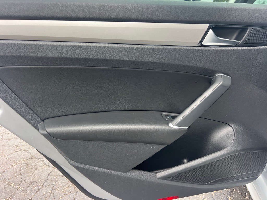 2021 Volkswagen Passat Image 12