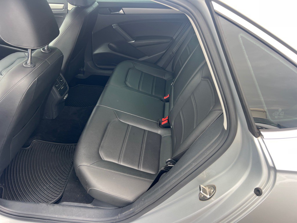 2021 Volkswagen Passat Image 13