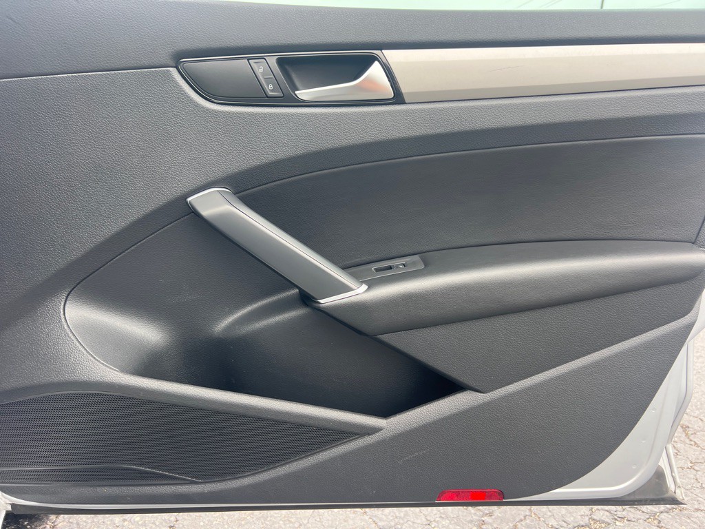 2021 Volkswagen Passat Image 18