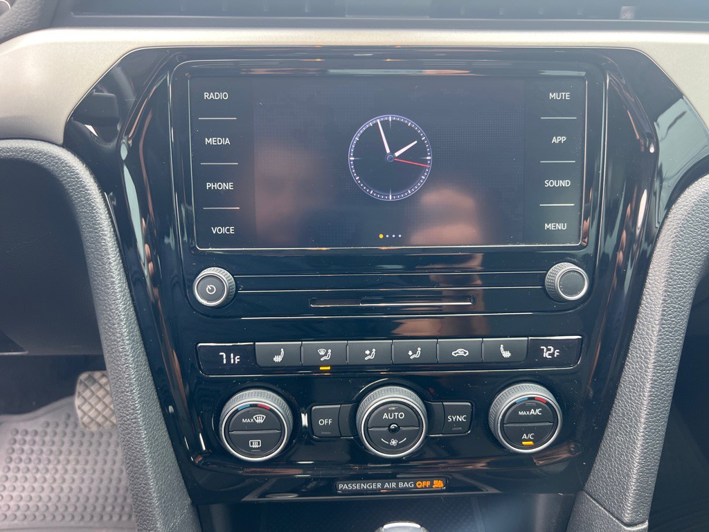2021 Volkswagen Passat Image 30