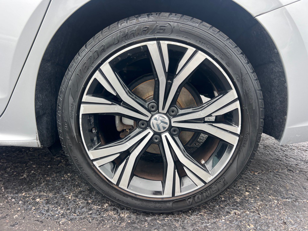 2021 Volkswagen Passat Image 40