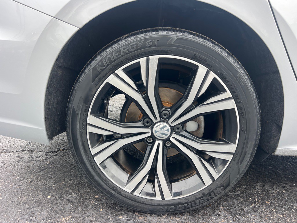2021 Volkswagen Passat Image 41