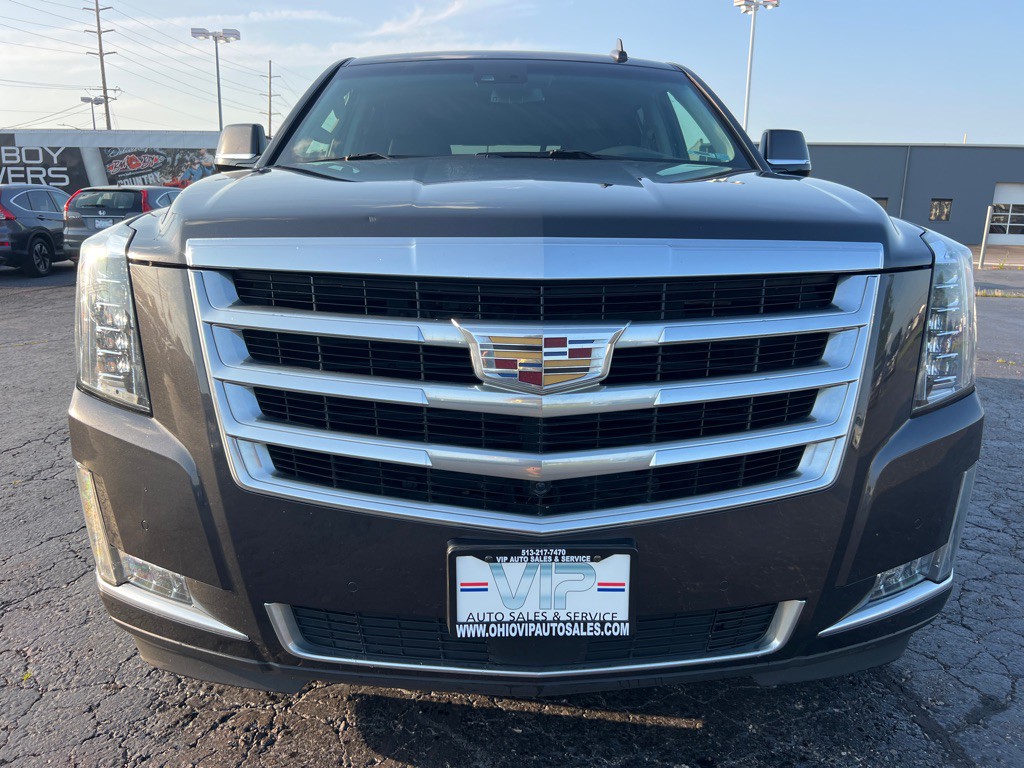 2017 Cadillac Escalade Image 2