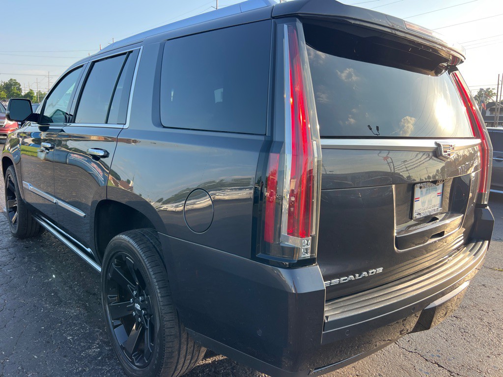 2017 Cadillac Escalade Image 5