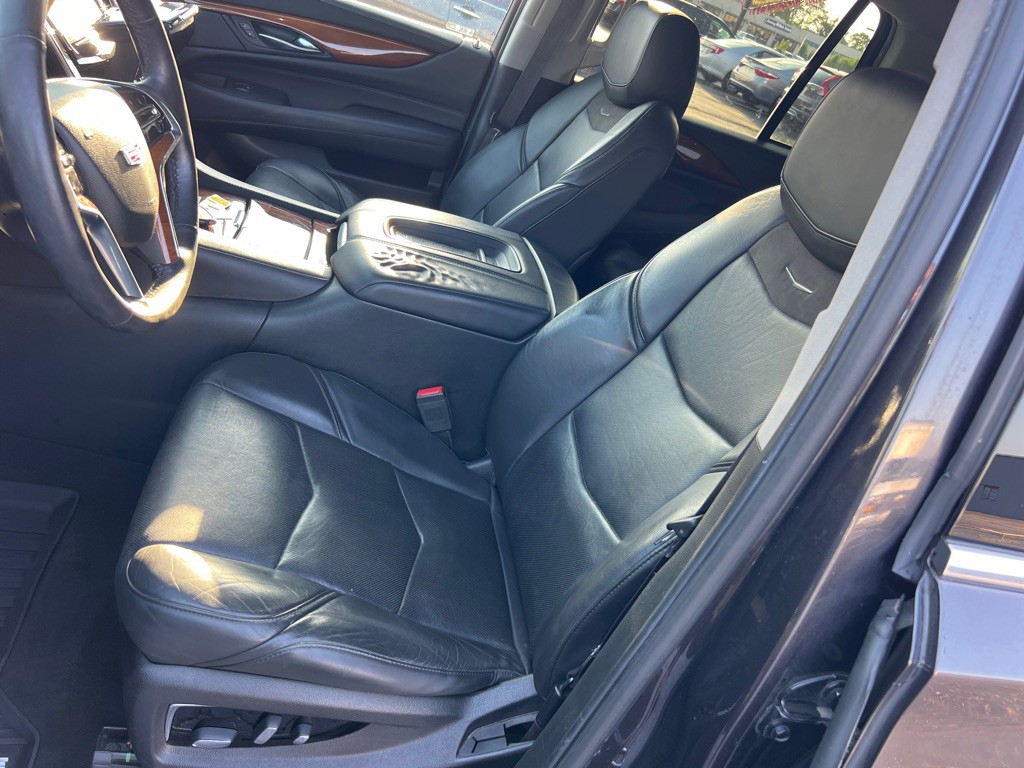 2017 Cadillac Escalade Image 11