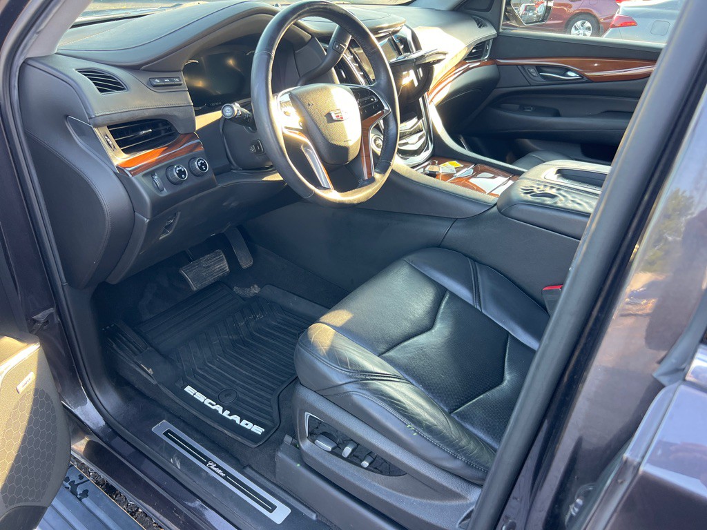 2017 Cadillac Escalade Image 12