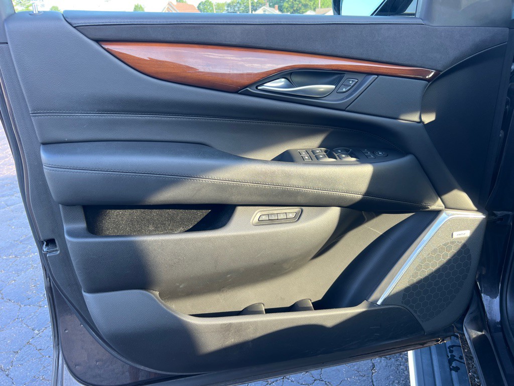 2017 Cadillac Escalade Image 13