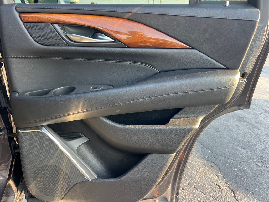 2017 Cadillac Escalade Image 19