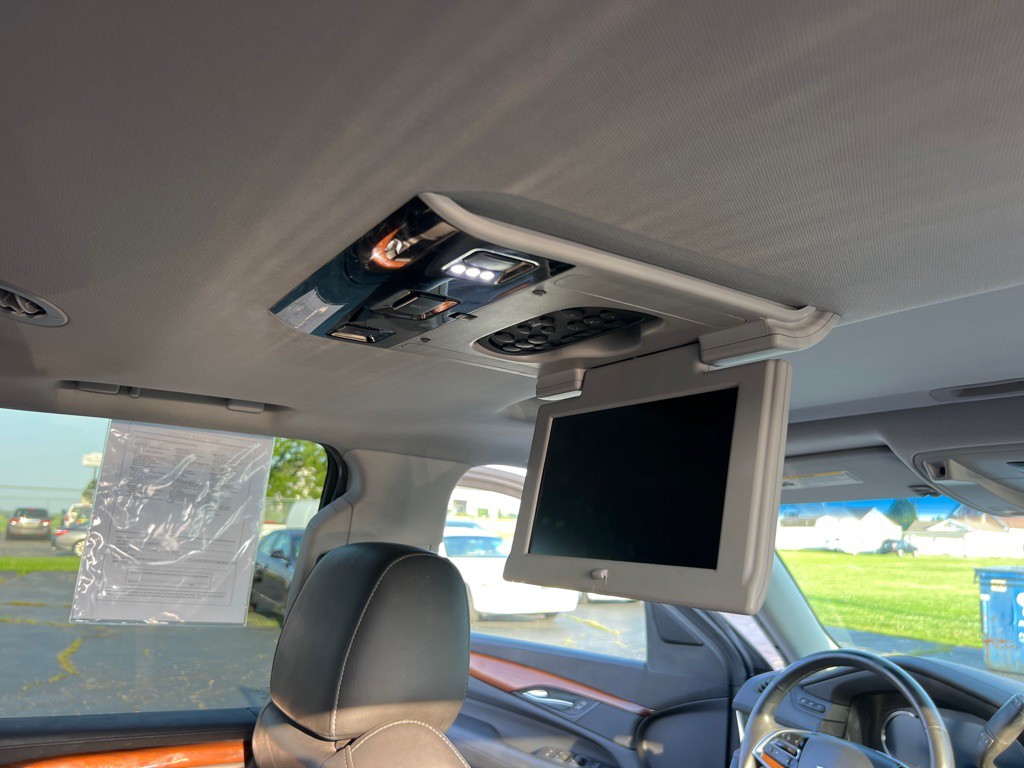 2017 Cadillac Escalade Image 21