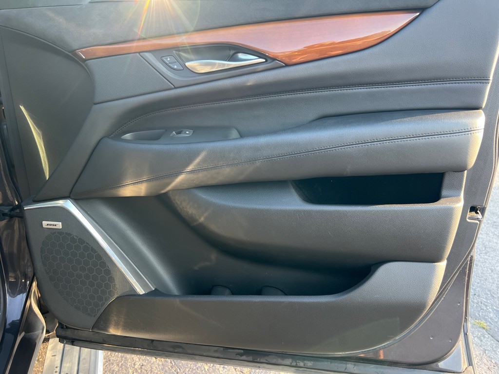 2017 Cadillac Escalade Image 23