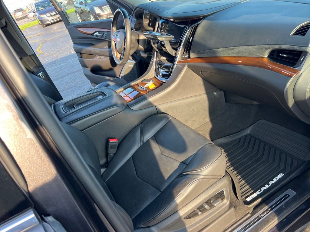 2017 Cadillac Escalade Image 24