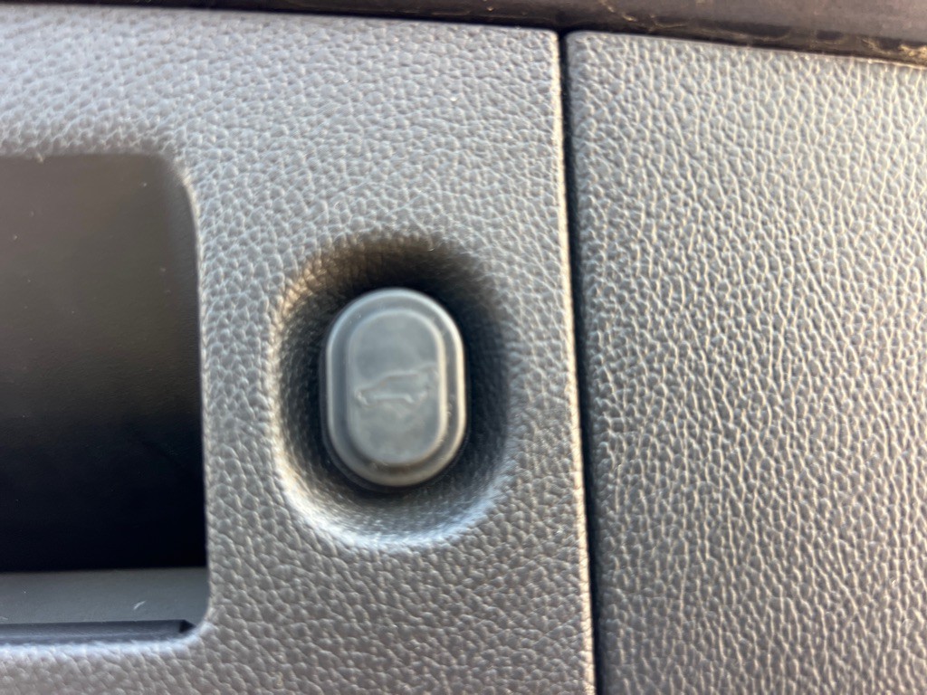 2017 Cadillac Escalade Image 29