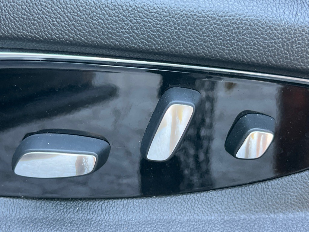 2017 Cadillac Escalade Image 30