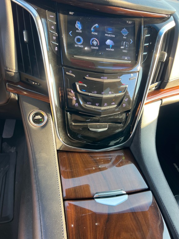 2017 Cadillac Escalade Image 36