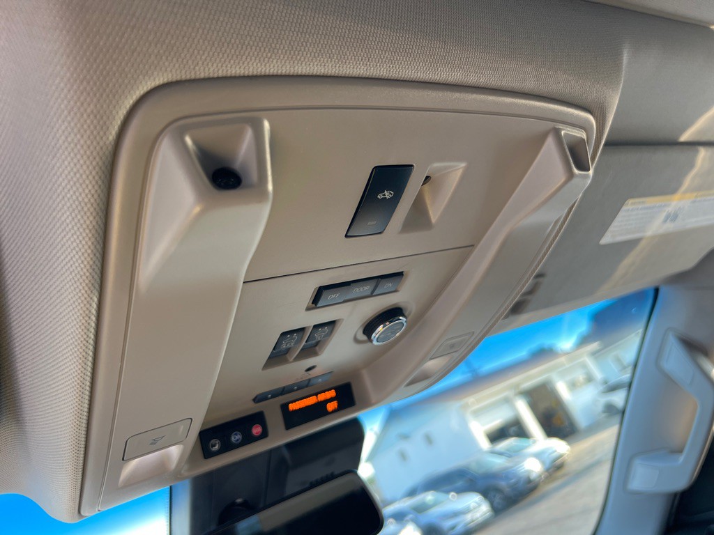2017 Cadillac Escalade Image 41