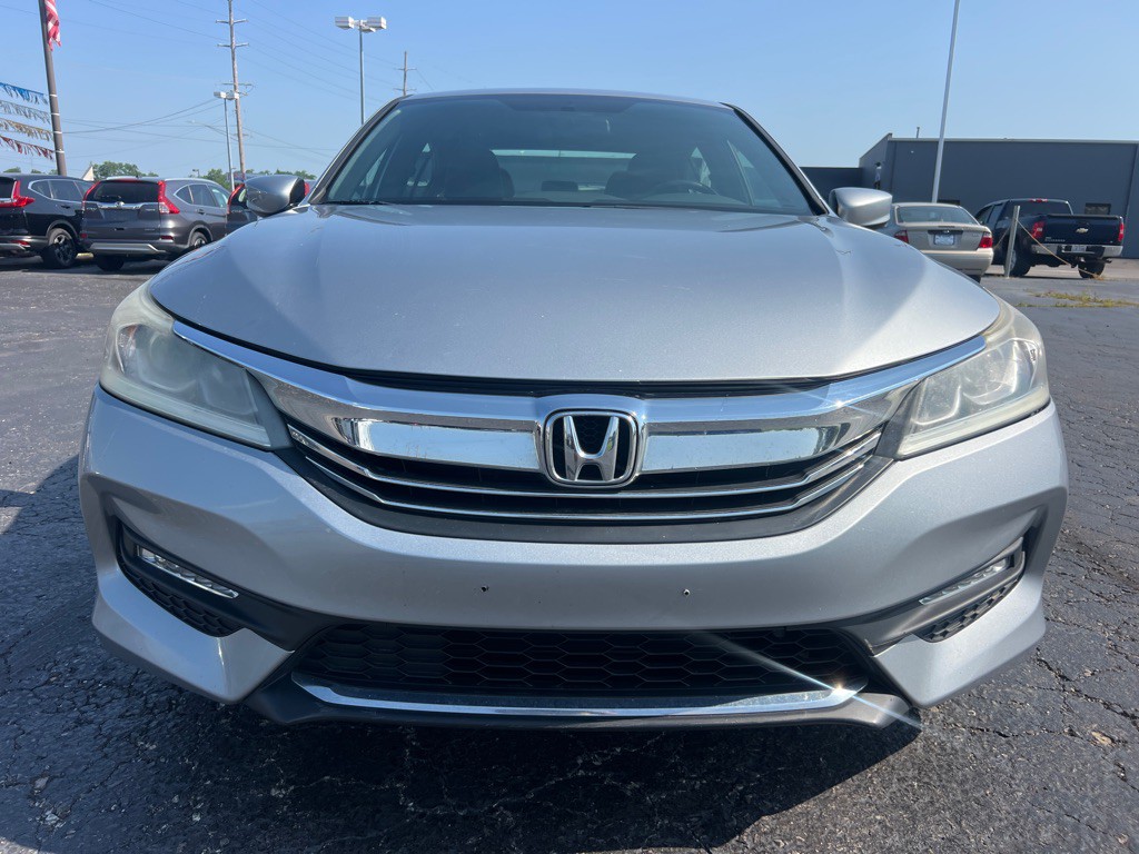 2017 Honda Accord Image 2