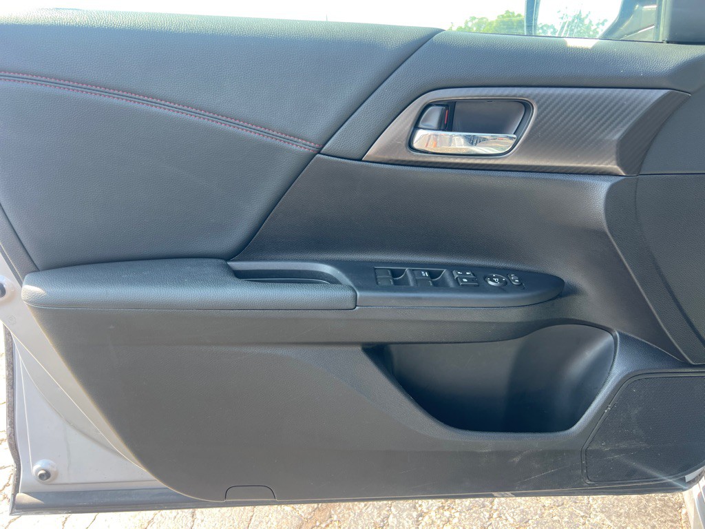 2017 Honda Accord Image 12