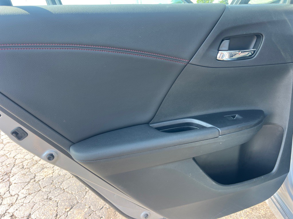 2017 Honda Accord Image 13