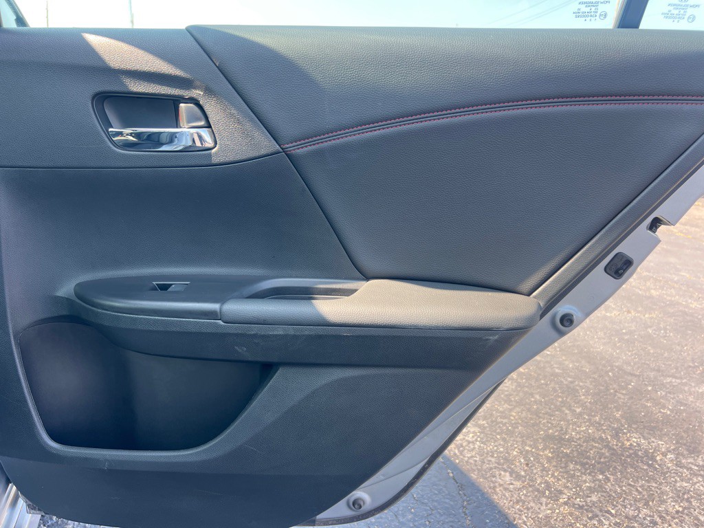 2017 Honda Accord Image 15