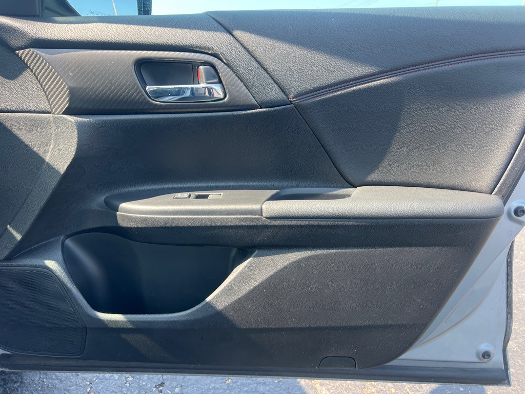 2017 Honda Accord Image 19