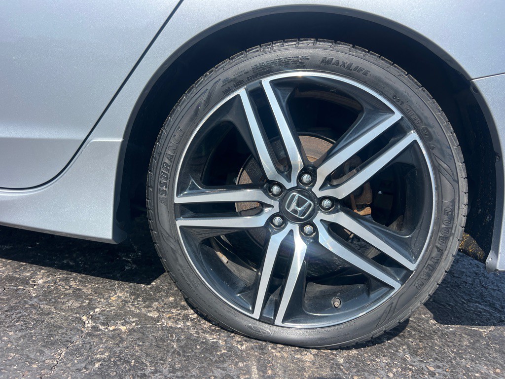 2017 Honda Accord Image 38