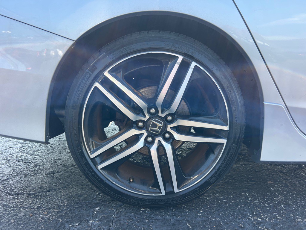 2017 Honda Accord Image 39