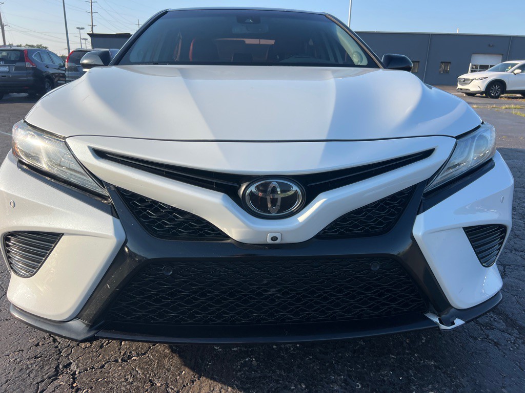 2019 Toyota Camry Image 2