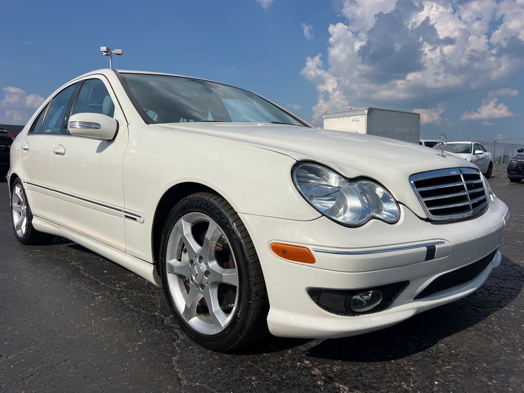 2007 Mercedes-Benz C-Class Image 1