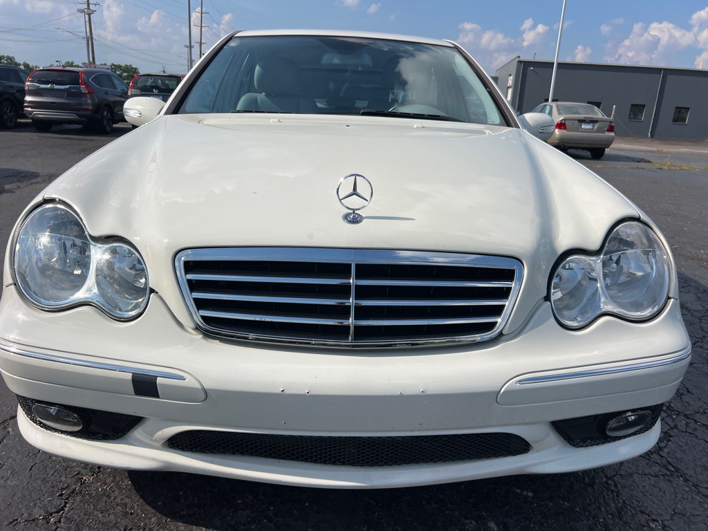 2007 Mercedes-Benz C-Class Image 2