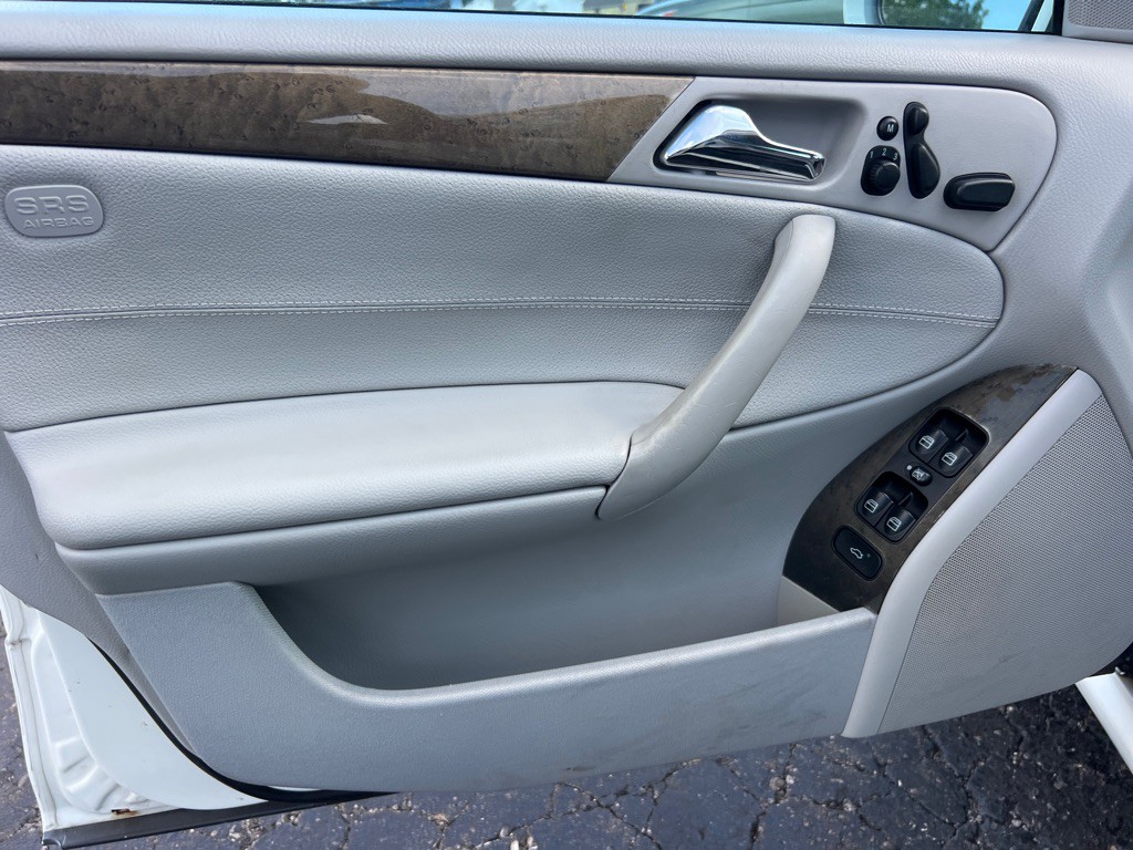 2007 Mercedes-Benz C-Class Image 10
