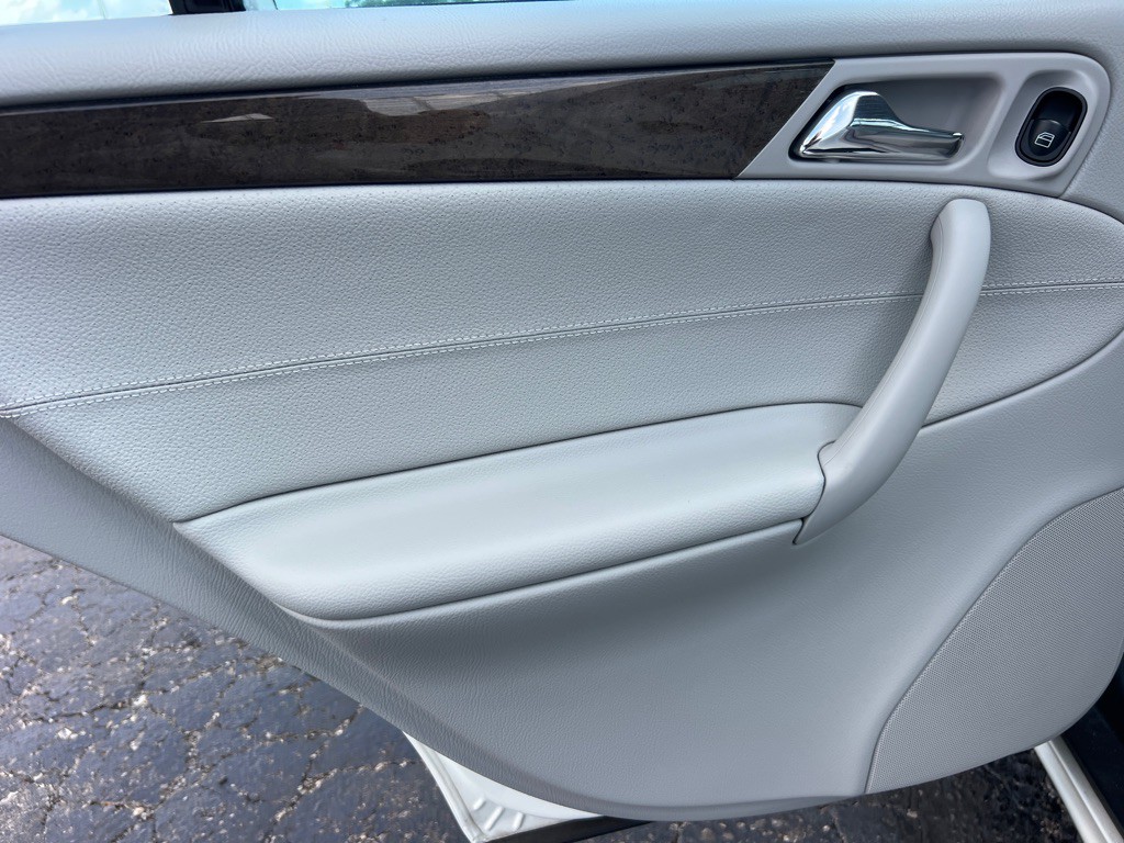 2007 Mercedes-Benz C-Class Image 12