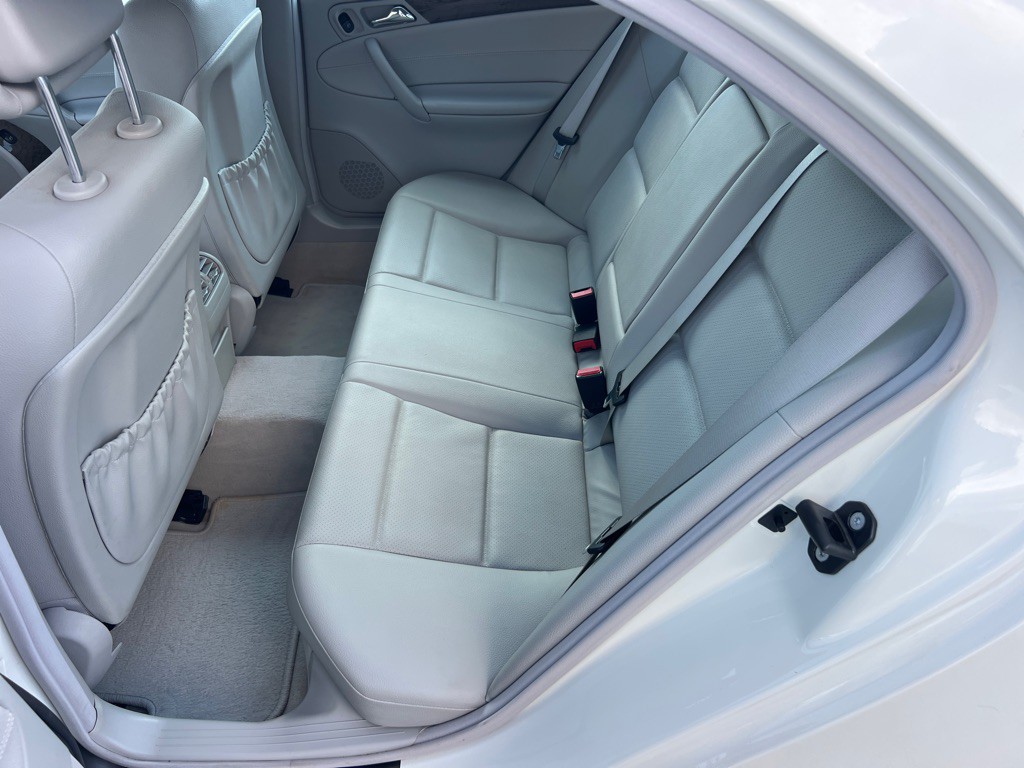 2007 Mercedes-Benz C-Class Image 13