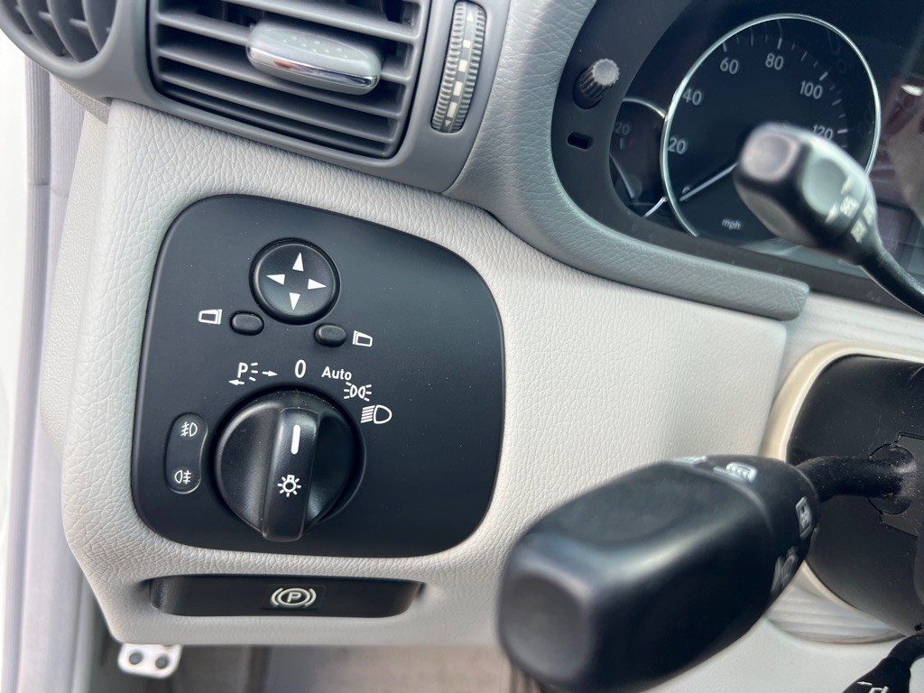 2007 Mercedes-Benz C-Class Image 27