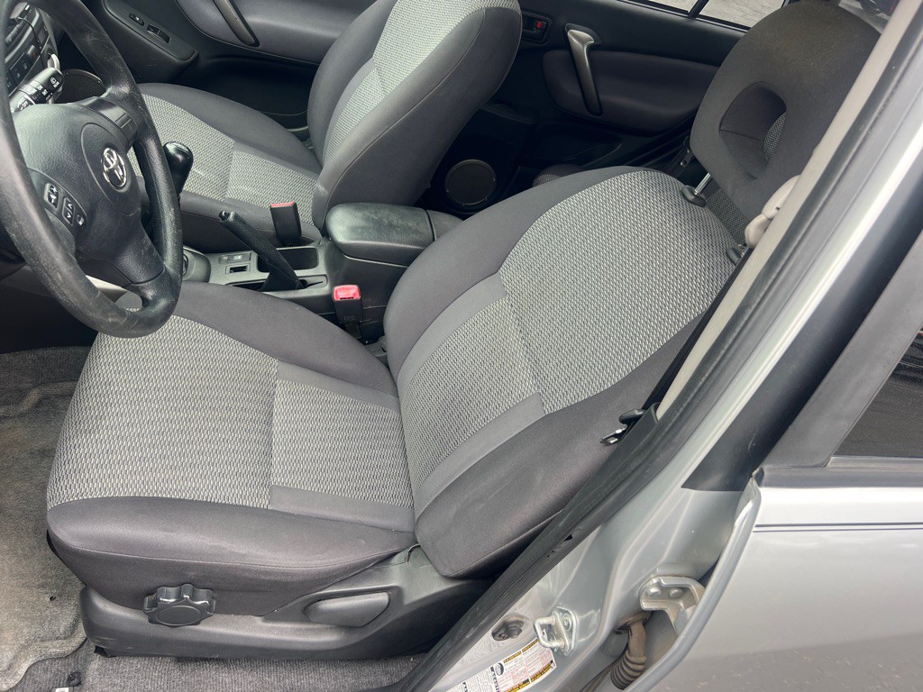 2004 Toyota Rav4 Image 12