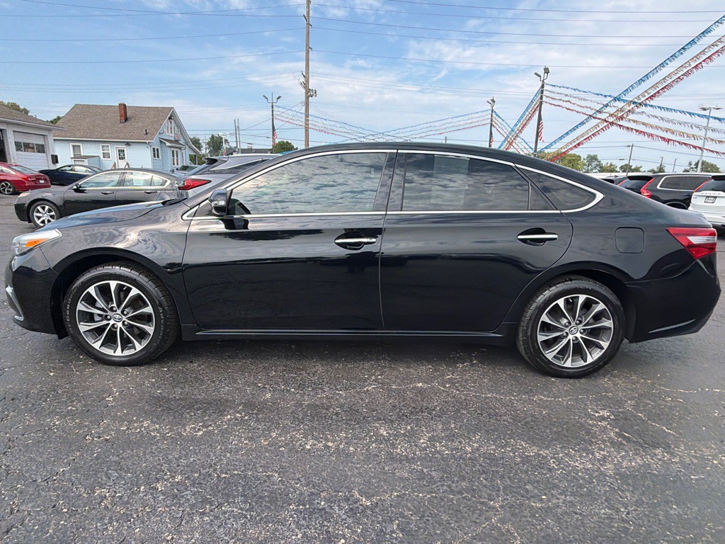 2017 Toyota Avalon Image 4