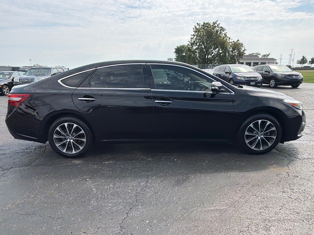 2017 Toyota Avalon Image 8