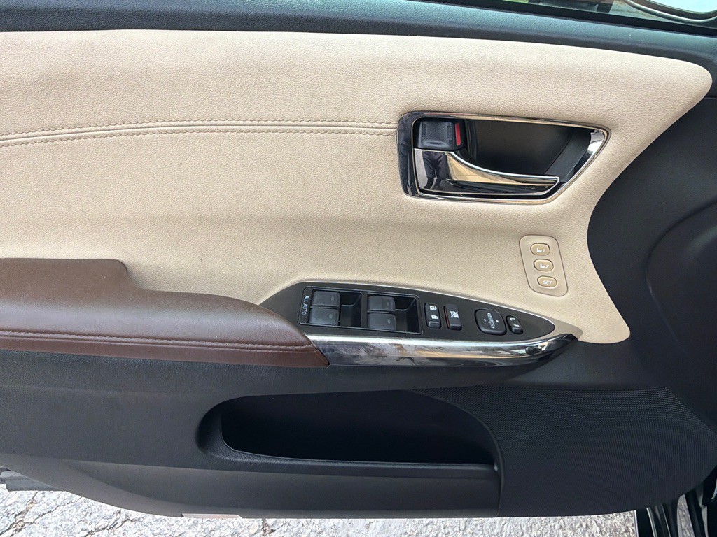 2017 Toyota Avalon Image 11