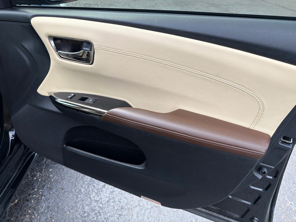 2017 Toyota Avalon Image 14
