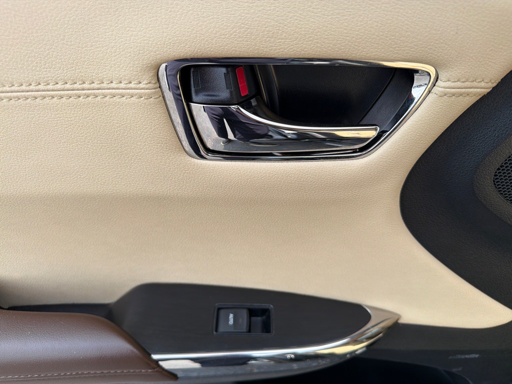 2017 Toyota Avalon Image 26