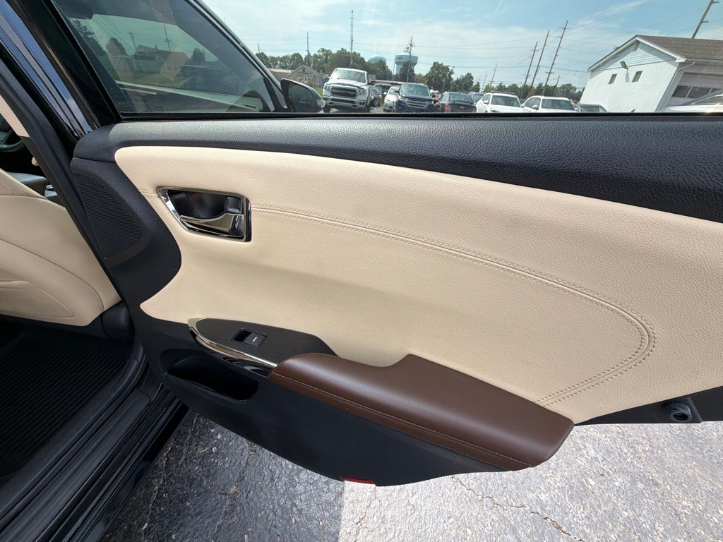 2017 Toyota Avalon Image 29