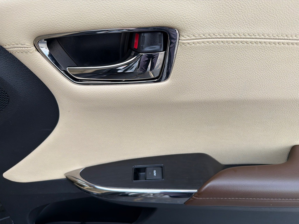 2017 Toyota Avalon Image 30