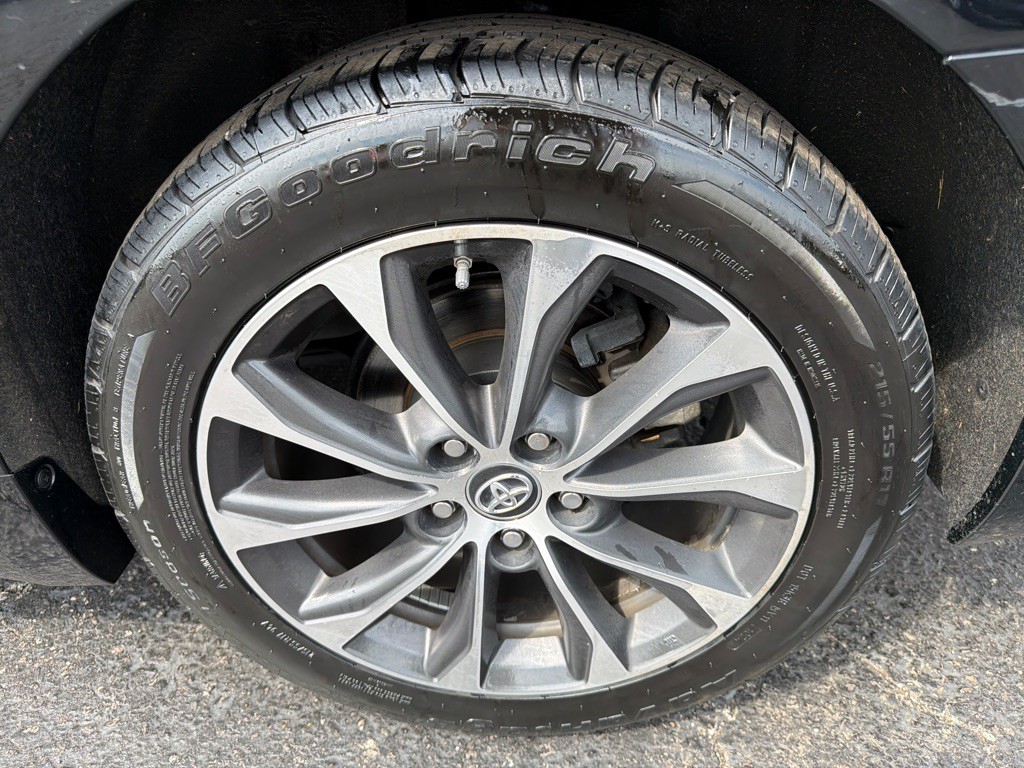 2017 Toyota Avalon Image 34