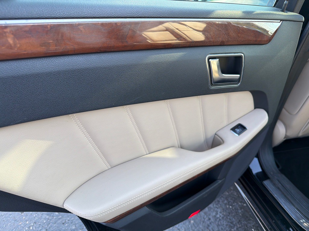 2012 Mercedes-Benz E-Class Image 30