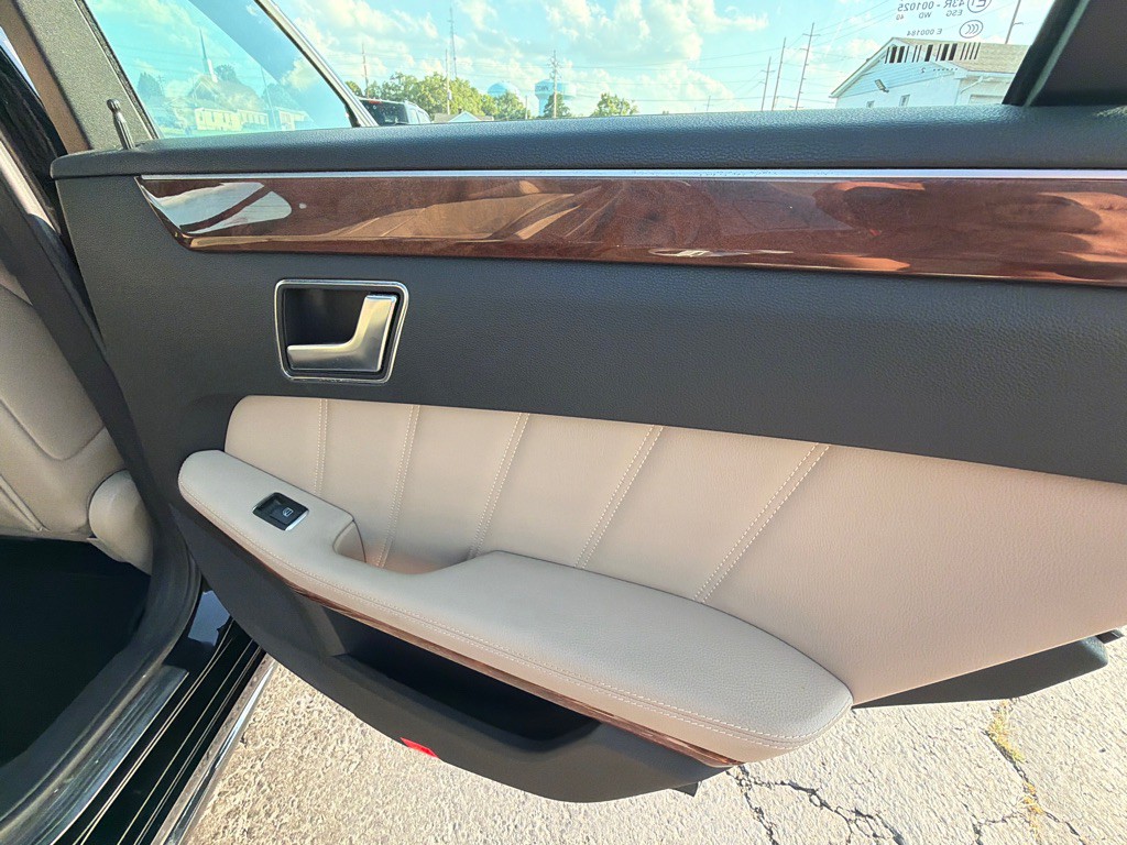 2012 Mercedes-Benz E-Class Image 34