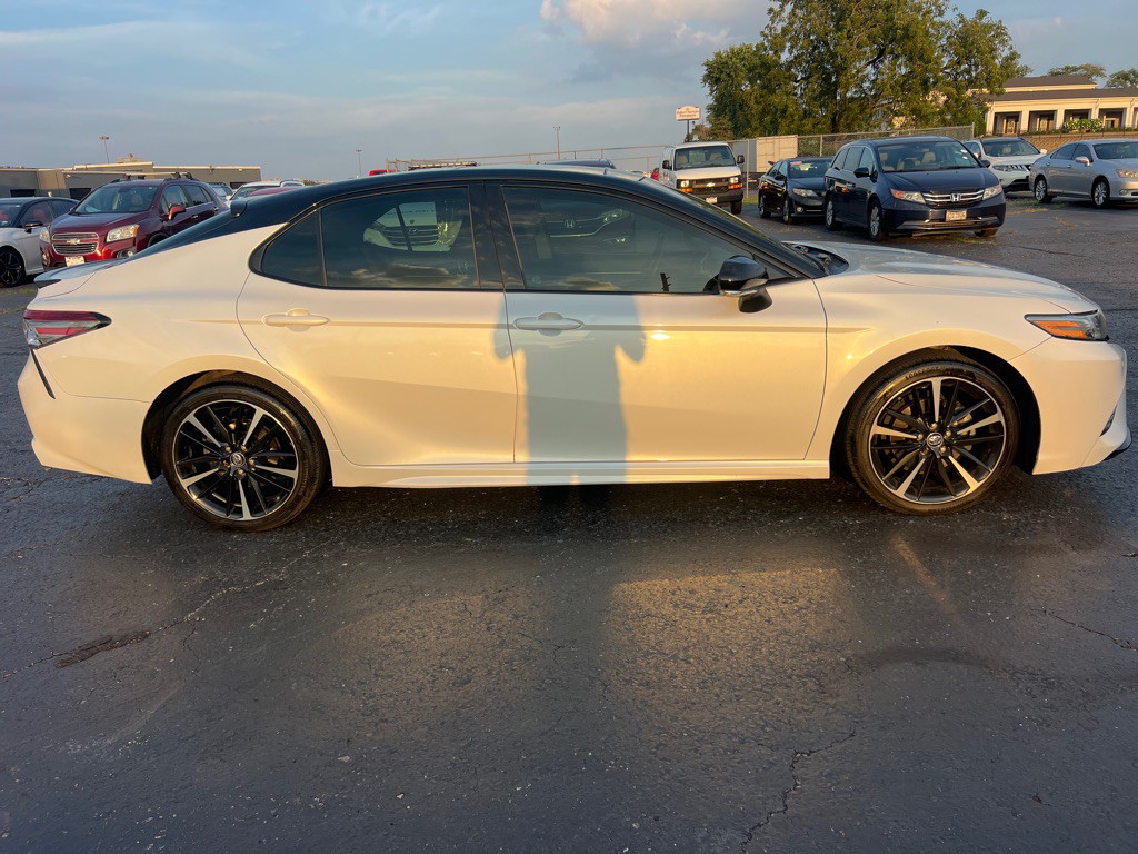 2018 Toyota Camry Image 8