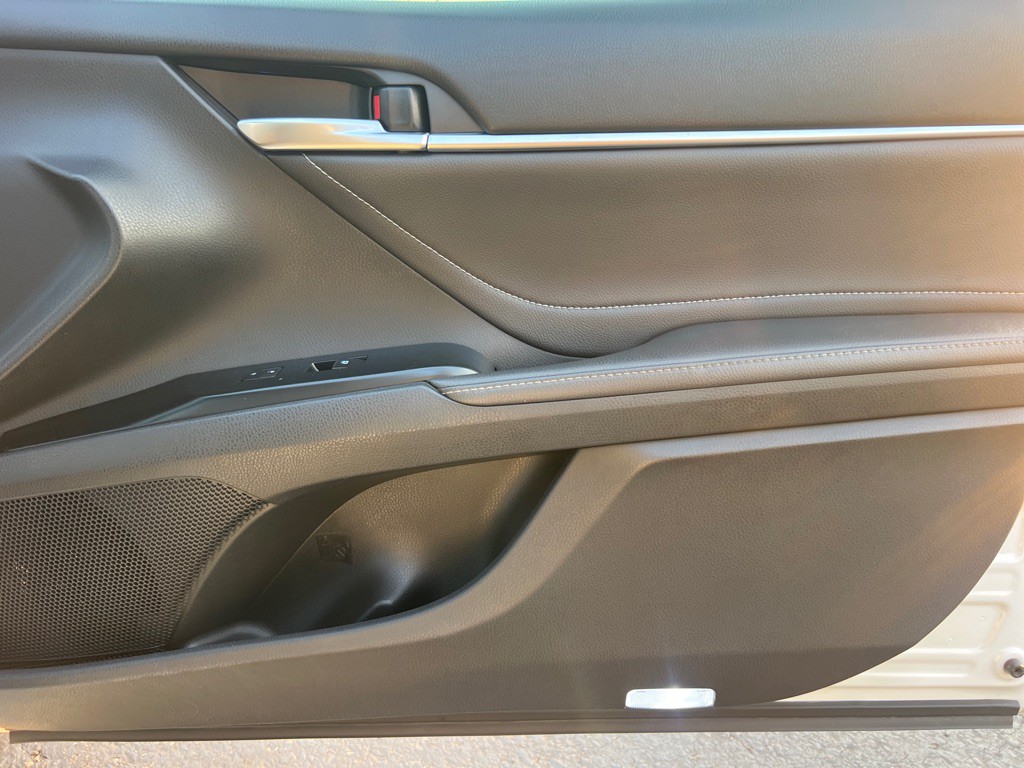 2018 Toyota Camry Image 18