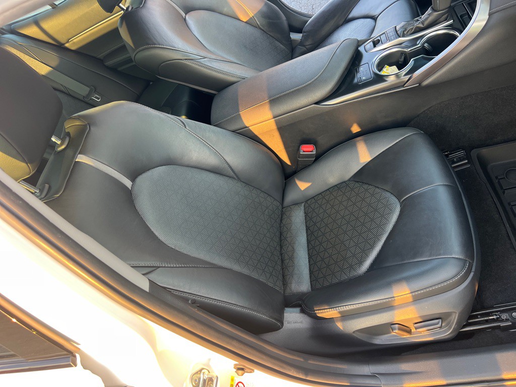 2018 Toyota Camry Image 20