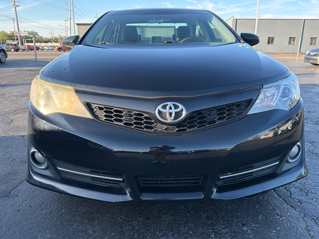 2014 Toyota Camry Image 2
