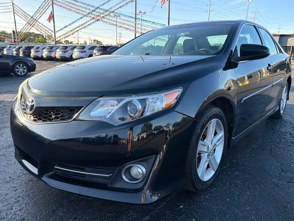 2014 Toyota Camry Image 3