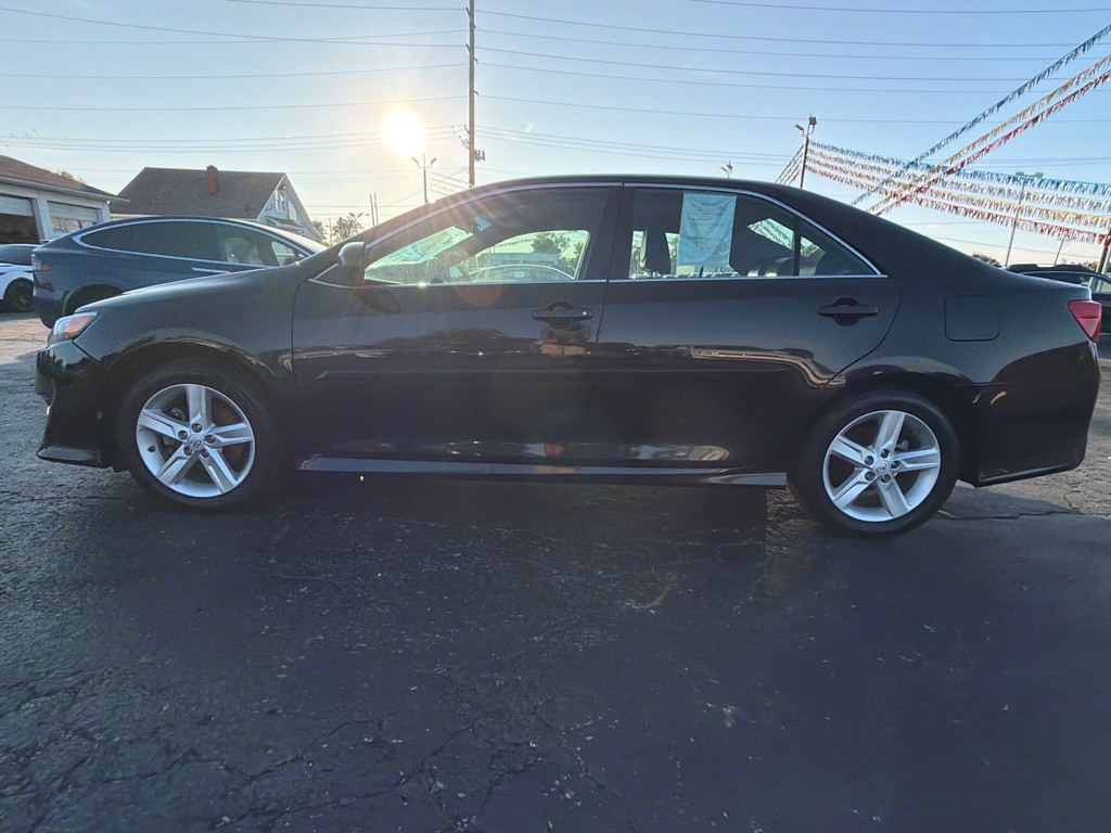 2014 Toyota Camry Image 4